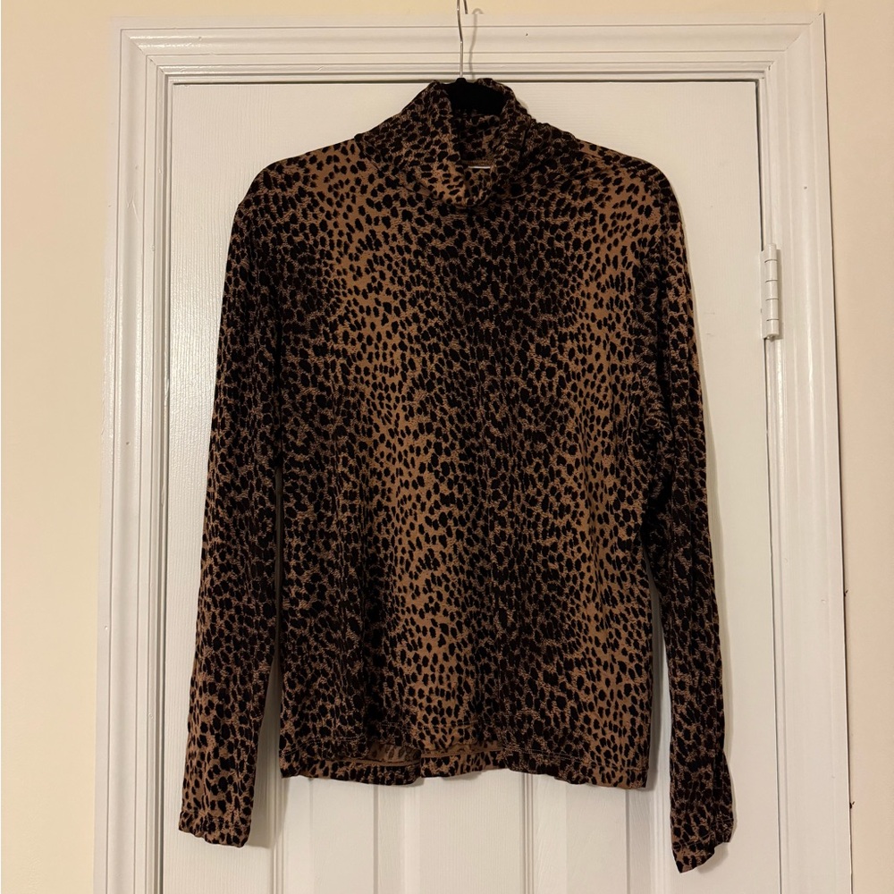 Stretchy Leopard Print Turtleneck